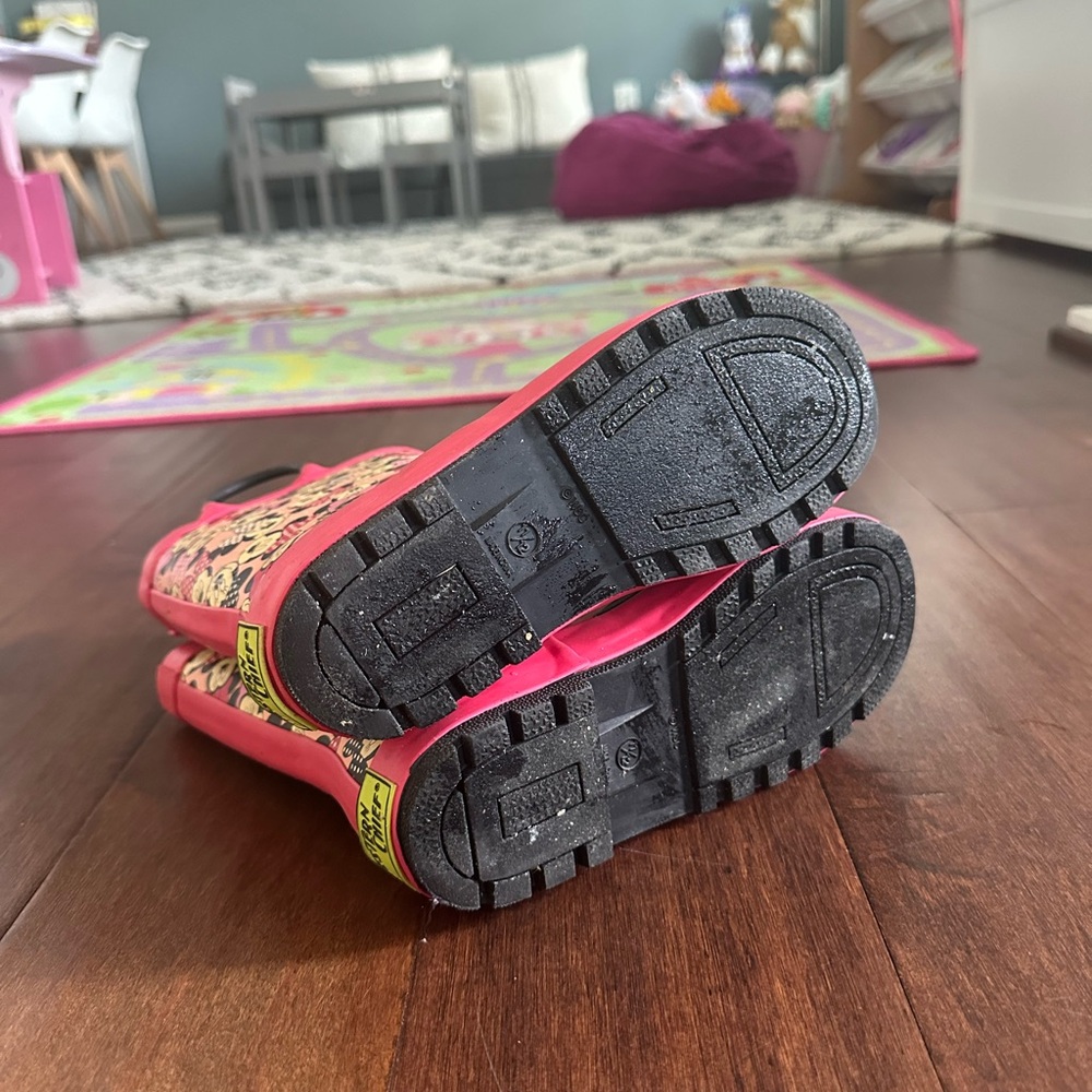 Western Chief Minnie Mouse Kids Rain Boots - Pink and Black - Picture 4 of 5